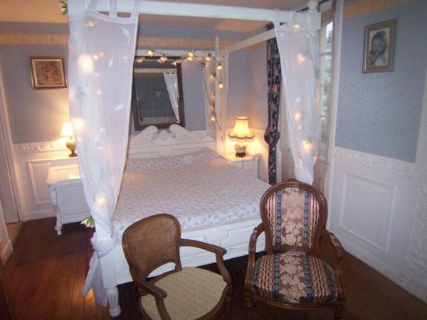 Logis Deritel Bed and Breakfast Montsûrs Δωμάτιο φωτογραφία