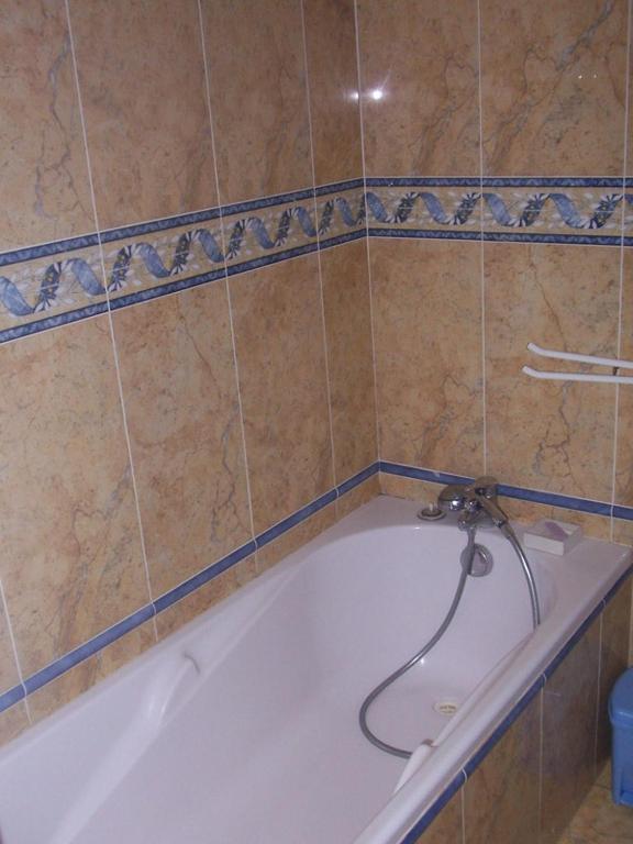 Logis Deritel Bed and Breakfast Montsûrs Δωμάτιο φωτογραφία