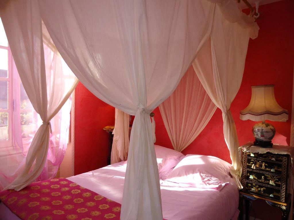 Logis Deritel Bed and Breakfast Montsûrs Εξωτερικό φωτογραφία